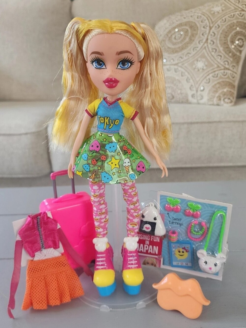 MGA Bratz Study Aboard Tokyo Cloe Doll 2016 Japan Yellow Hair Freckles Anime